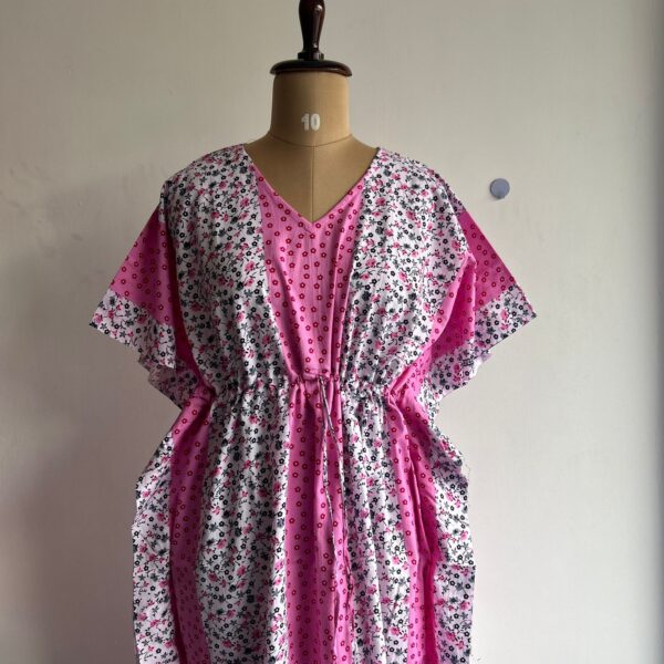 Pink And White Floral Printed Feeding Kaftan | Free Size | Chest Width 44″| Length 56″|
