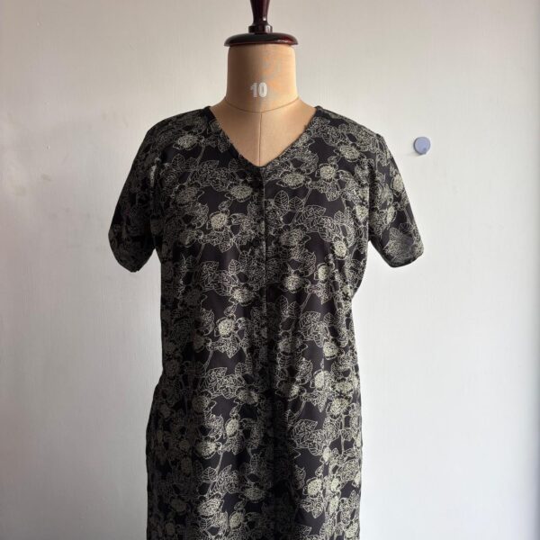 Black Floral Printed Rayon Short Full Open Labour Room Nighty | Free Size | Chest Width 44″| Length 44″|