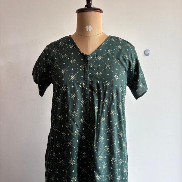 Green Floral Printed Rayon Short Full Open Labour Room Nighty | Free Size | Chest Width 44″| Length 44″|