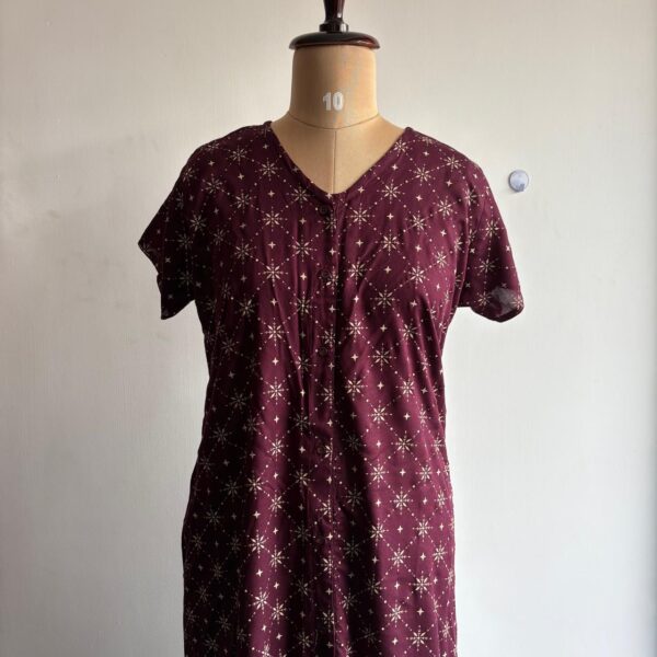Maroon Floral Printed Rayon Short Full Open Labour Room Nighty | Free Size | Chest Width 44″| Length 44″|