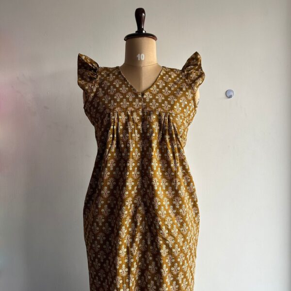 Brown Floral Printed Kantha Cotton V- Neck Ruffle Sleeve Long Zip Short Maternity Gown | Free Size | Chest Width 44″| Length 44″|