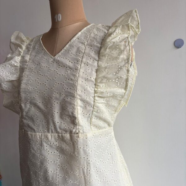 White Hakoba Ruffle Sleeve Feeding Gown - Image 2