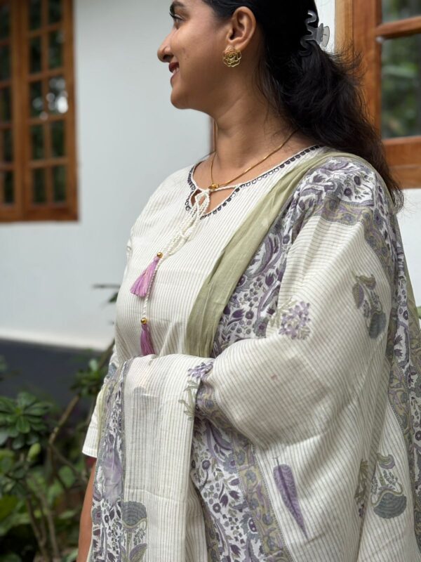 Lavender And White Floral Printed Cotton 3 Piece Set Kurti Collection | BK0026 - Image 3