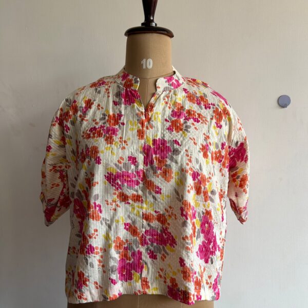 Pink And White Floral Printed Kantha Cotton Short Feeding Top With Centre Long Zip And Puff Sleeve | Free Size |