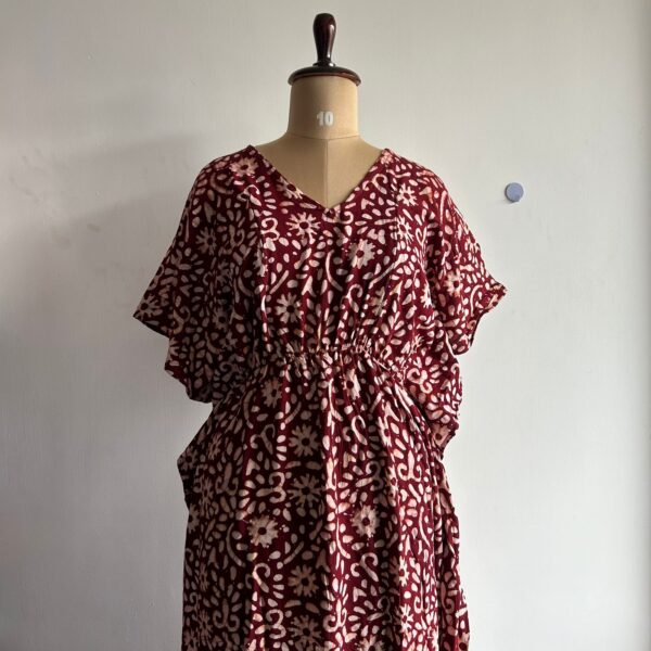 Maroon Floral Batik Printed Premium Rayon Feeding Kaftan | Free Size | Chest Width 44″| Length 56″|