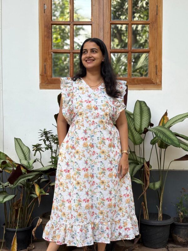 White Floral Hakoba Ruffle Sleeve Short Maternity Gown | Free Size | Chest Width 44″| Length 44″|