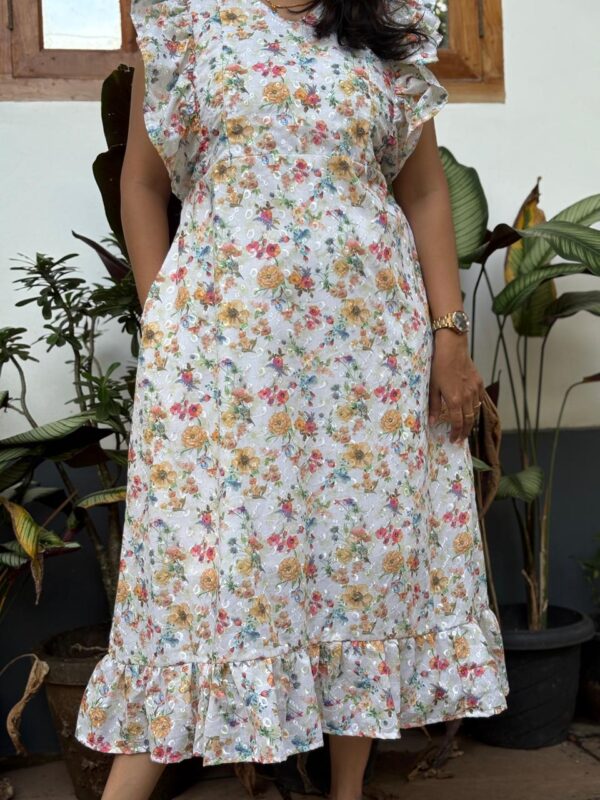 White Floral Hakoba Ruffle Sleeve Short Maternity Gown | Free Size | Chest Width 44″| Length 44″| - Image 3