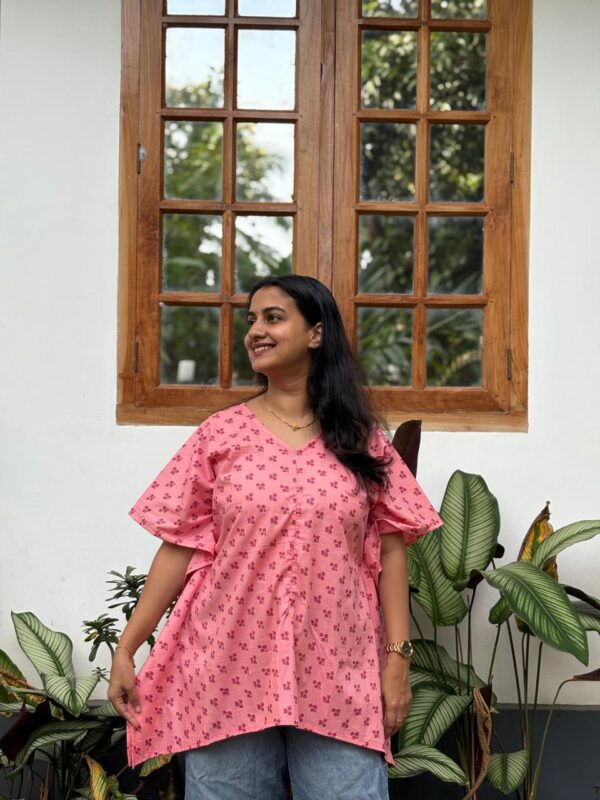 Peach Floral Printed Pure Cotton Short Feeding Kaftan With Centre Long Zip | Free Size | Chest Width 44″