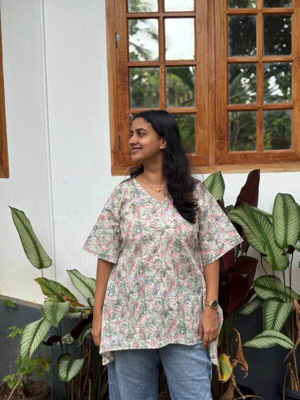 White And Peach Printed Kantha Cotton Short Feeding Kaftan With Centre Long Zip | Free Size | Chest Width 44″
